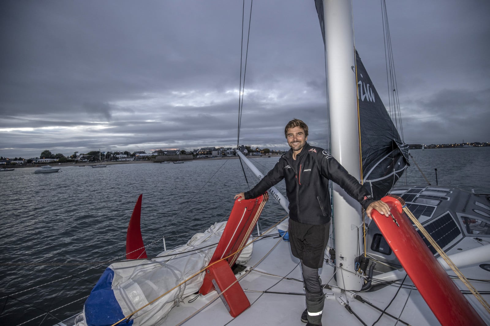 Erfüllt sich mit der Teilnahme an der Vendée Globe seinen Lebenstraum: Boris Herrmann an Bord der "SeaExplorer Yacht Club de Monaco". Foto: Andreas Lindlahr