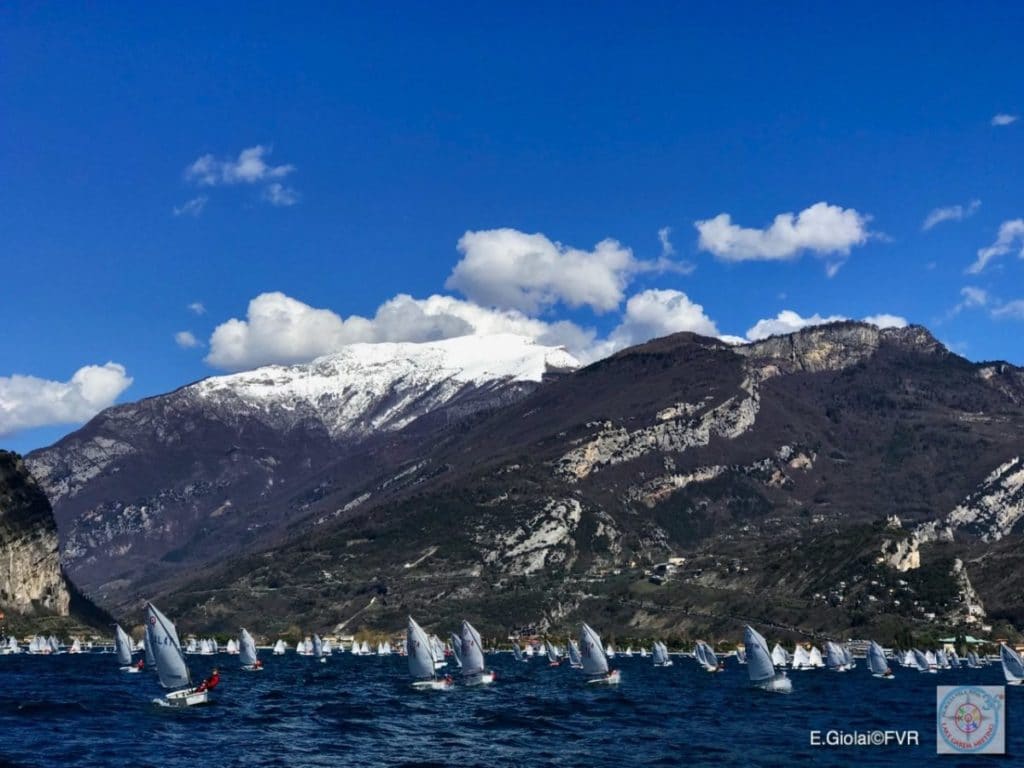 Opti-Regatta der Superlative: Zum Lake Garda-Meeting kommen über 1000 Jüngstenseglerinnen und -segler. Foto: Elena Giolai/Fraglia Vela Riva 