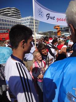 RTEmagicC_Willkommensfeier_Autogramm_02.JPG.jpg