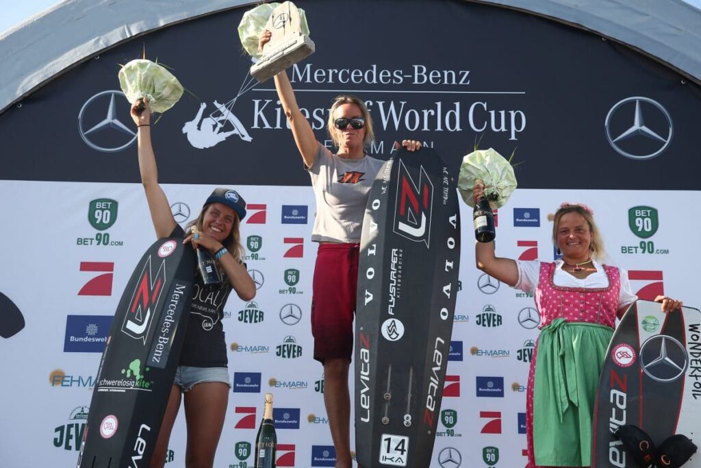 Leonie Meyer jubelte über Rang 2 in der Race-Disziplin Hydrofoil. Foto: Act Agency 