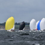 J/70 unter Spinnaker auf der Kieler Förde.