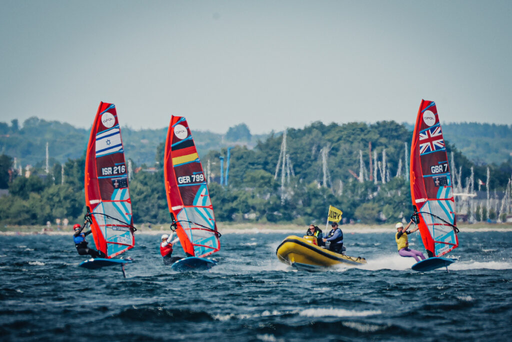 Drei iQFOIL-Windsurferinnen im Finale der Weltmeisterschaft 2025