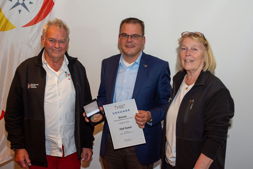 Olaf Quast mit Claus Funk und Mona Küppers