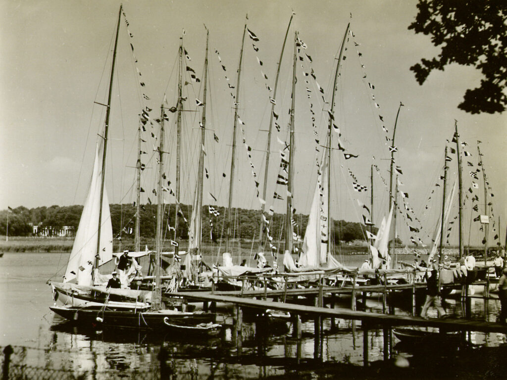 Ein historisches Bild des Fürstlichen Yacht Clubs Putbus