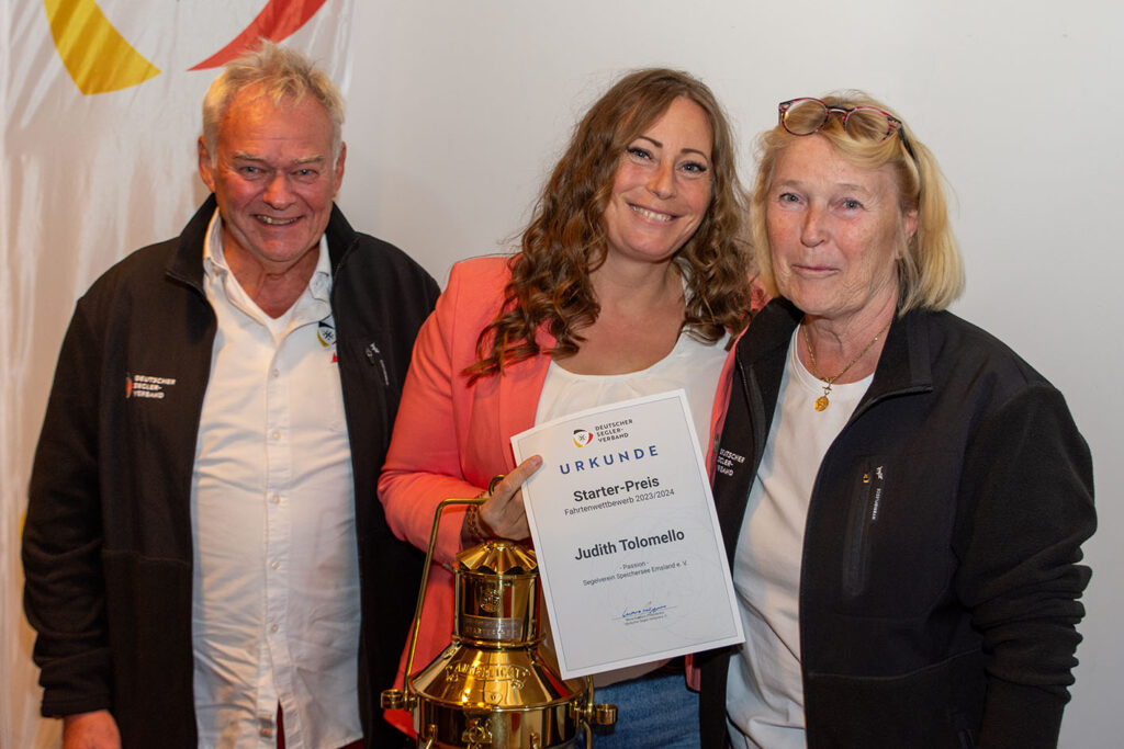 Judith Tolomello mit Claus Funk und Mona Küppers