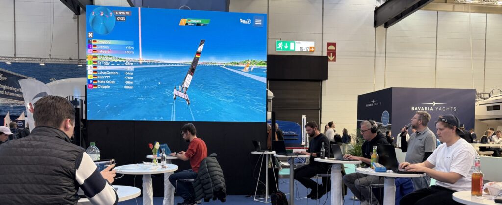 Bildschirm mit einer virtuellen Regatta, das Sportformat wird eSailing genannt