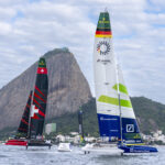 Der foilende deutsche F50-Rennkatamaran vor dem Zuckerhut in Rio de Janeiro.