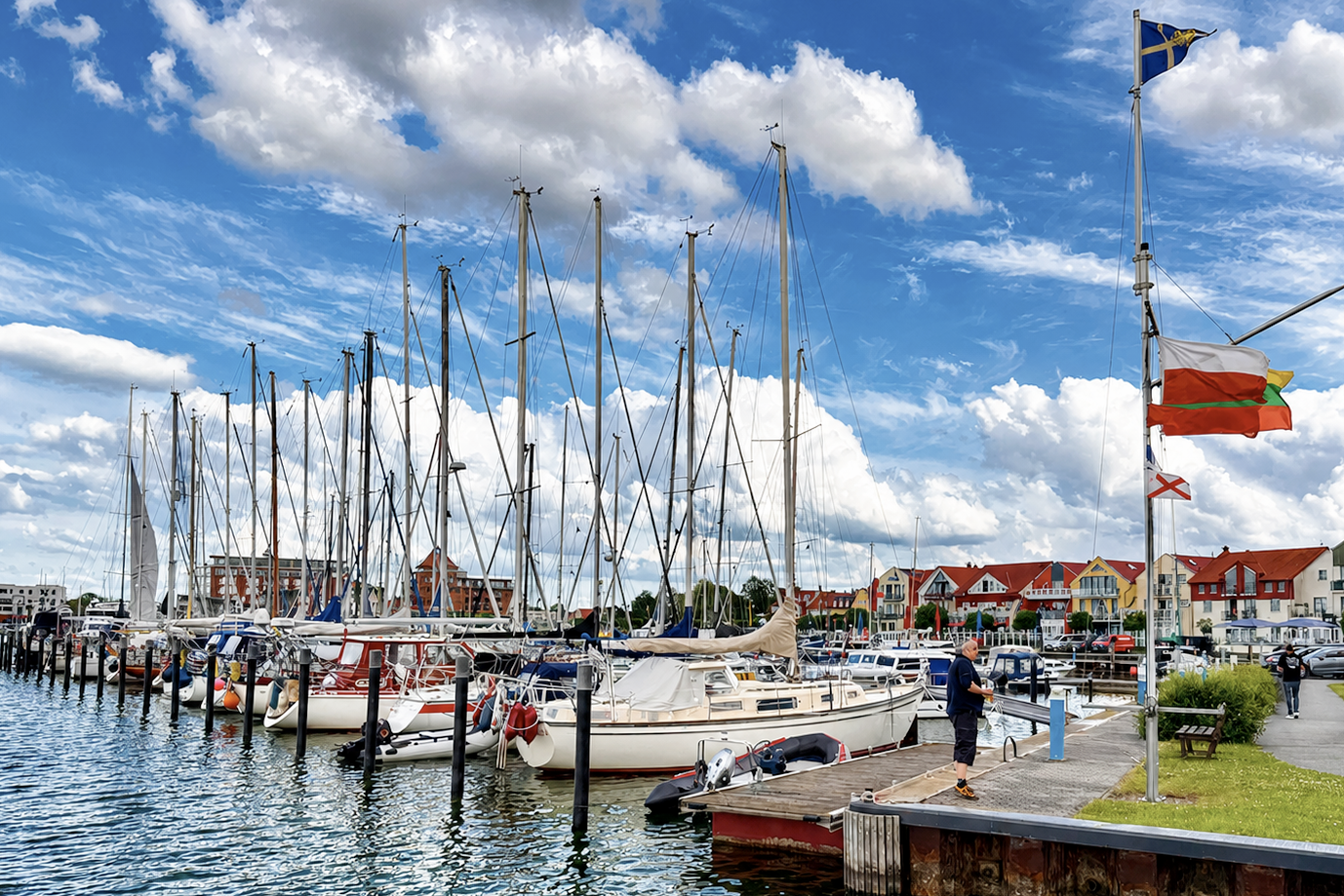 Idyllisch am Steg des Barther Segler-Vereins gelegene Yachten.