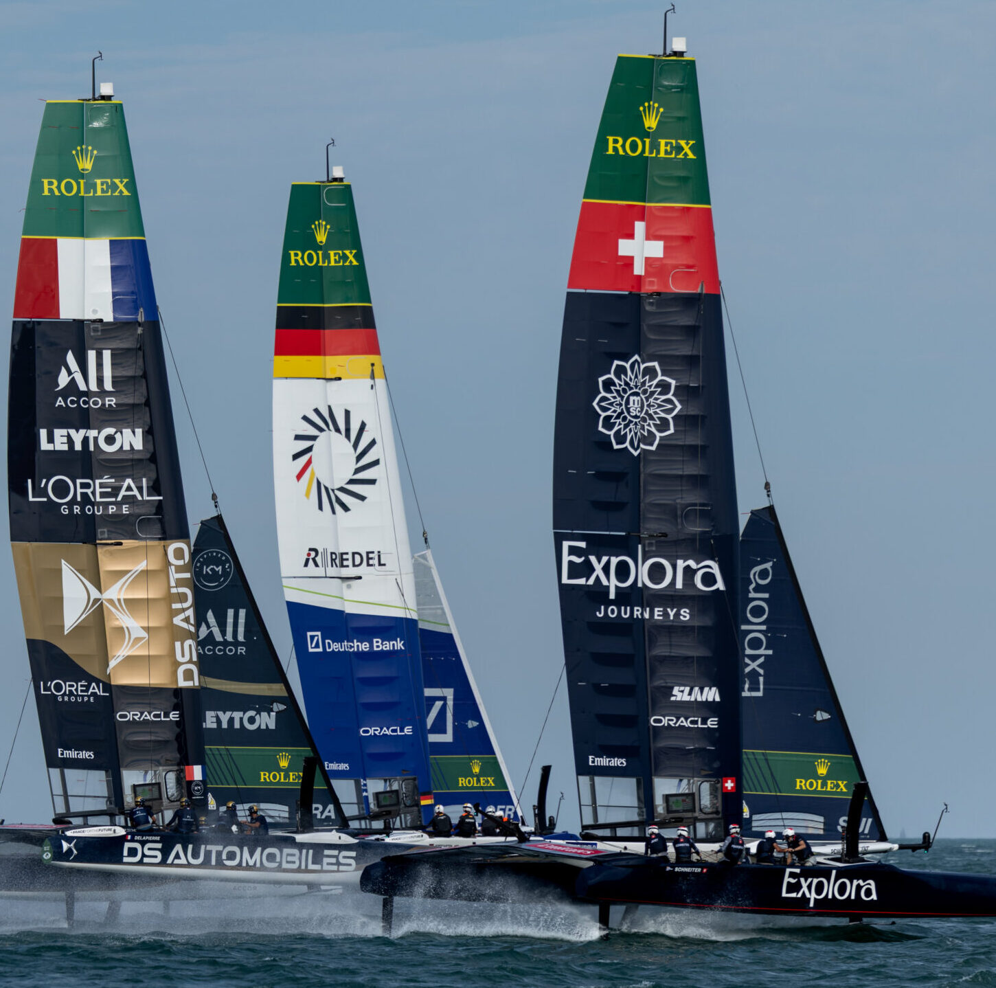 Mehrere Renn-Katamarane des SailGP