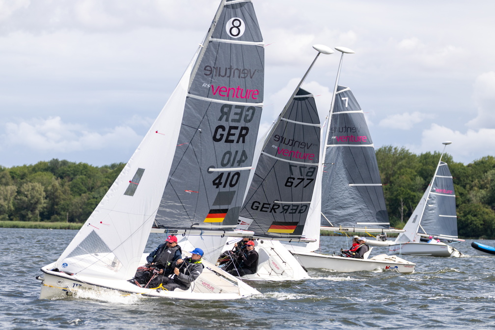 Mehrere Boote vom Typ RS Venture Connect