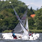 Zwei RS Venture Connect mit sich kreuzenden Masten.