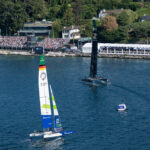 Ein SailGP Katamaran auf dem Genfer See