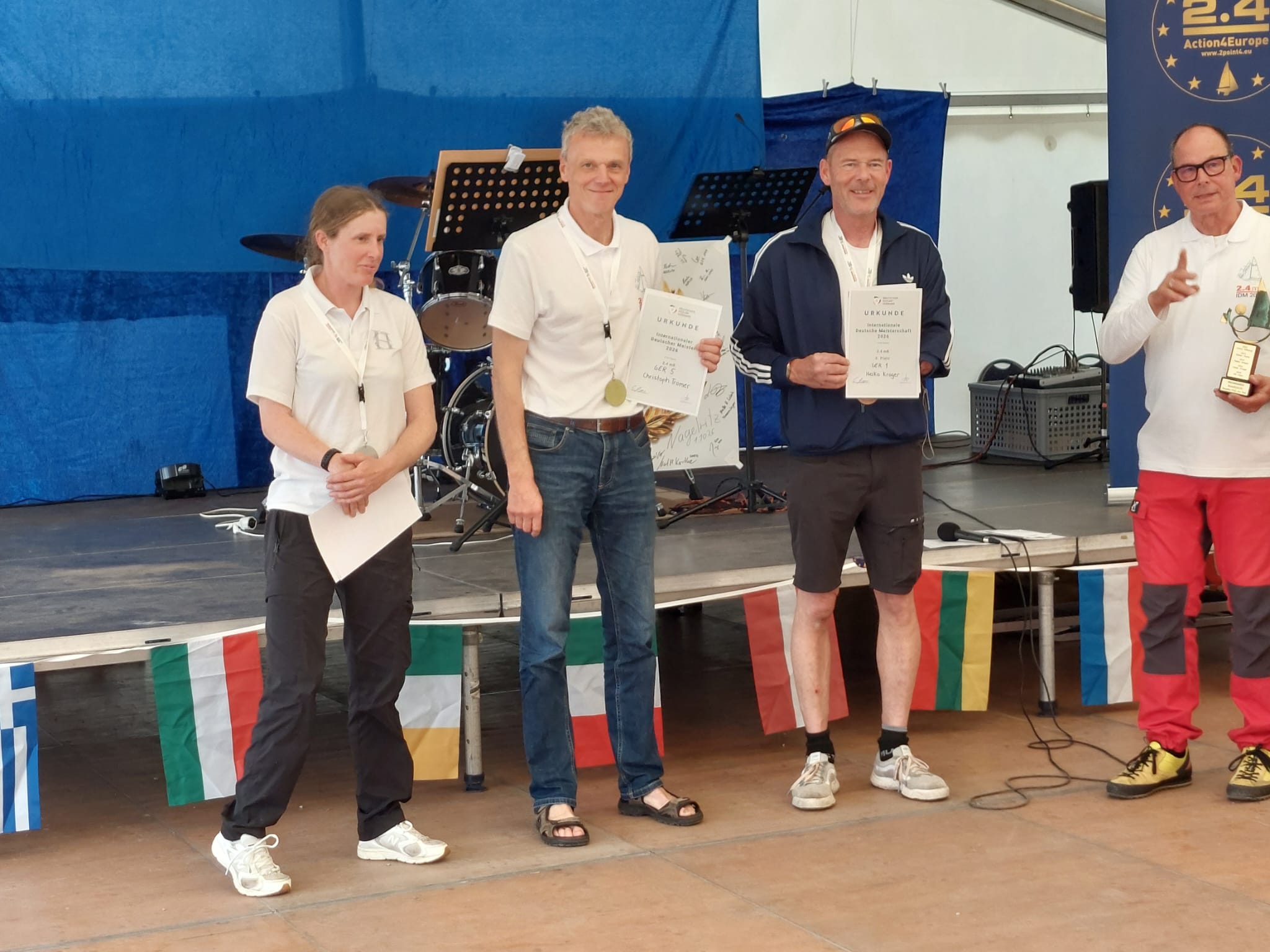 Die 2.4mR Seglerinnen und Segler Megan Pascoe, Christoph Trömer und Heiko Kröger