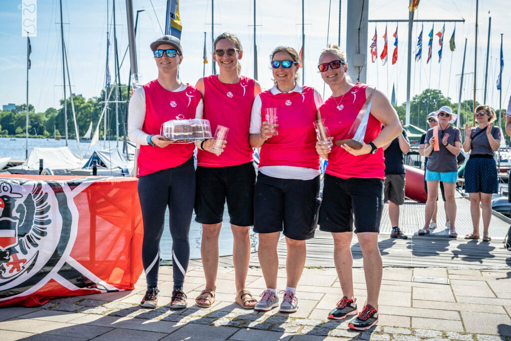 Seriensiegerinnen des Helga Cups: Silke Basedow und Crew. Foto: Lars Wehrmann 