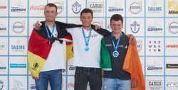 Das Podium der Laser U21-WM (vlnr): Max Wilken, Philipp Loewe, Liam Glynn. Foto: Robert Hajduk