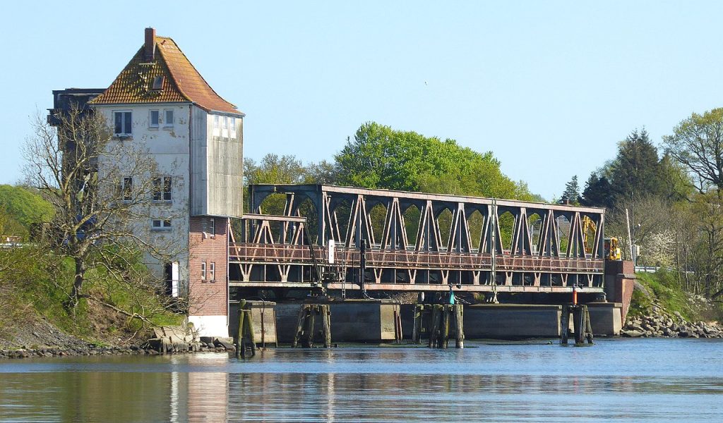 Die über 100 Jahre alte Lindaunisbrücke von Nordwesten gesehen. Foto: Wolfgang Pehlemann