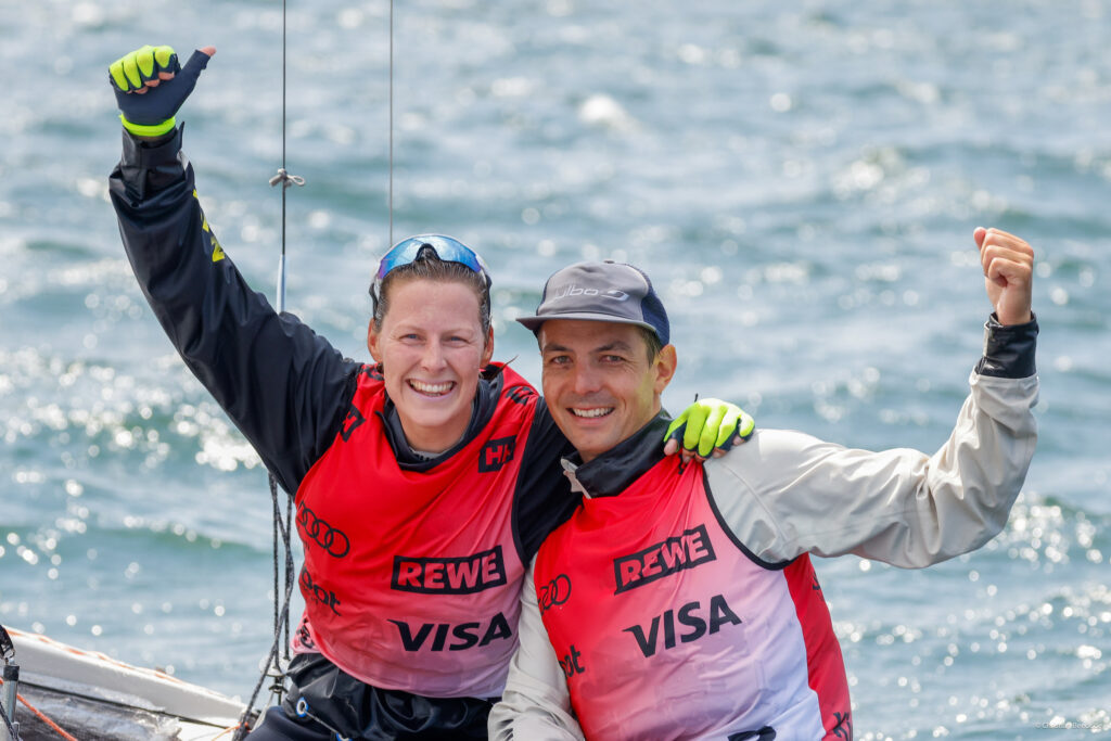 Simon Diesch und Anna Markfort holten sich den Kieler Woche-Sieg im finalen Medal Race. Foto: Kieler Woche/Sascha Klahn