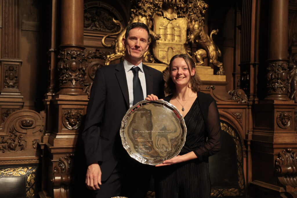 Jule Rohlfs vom Akademischen Seglerverein Wismar nahm den Wehring & Wolfes-Jugendpreis entgegen. Foto: Hinrich Franck 